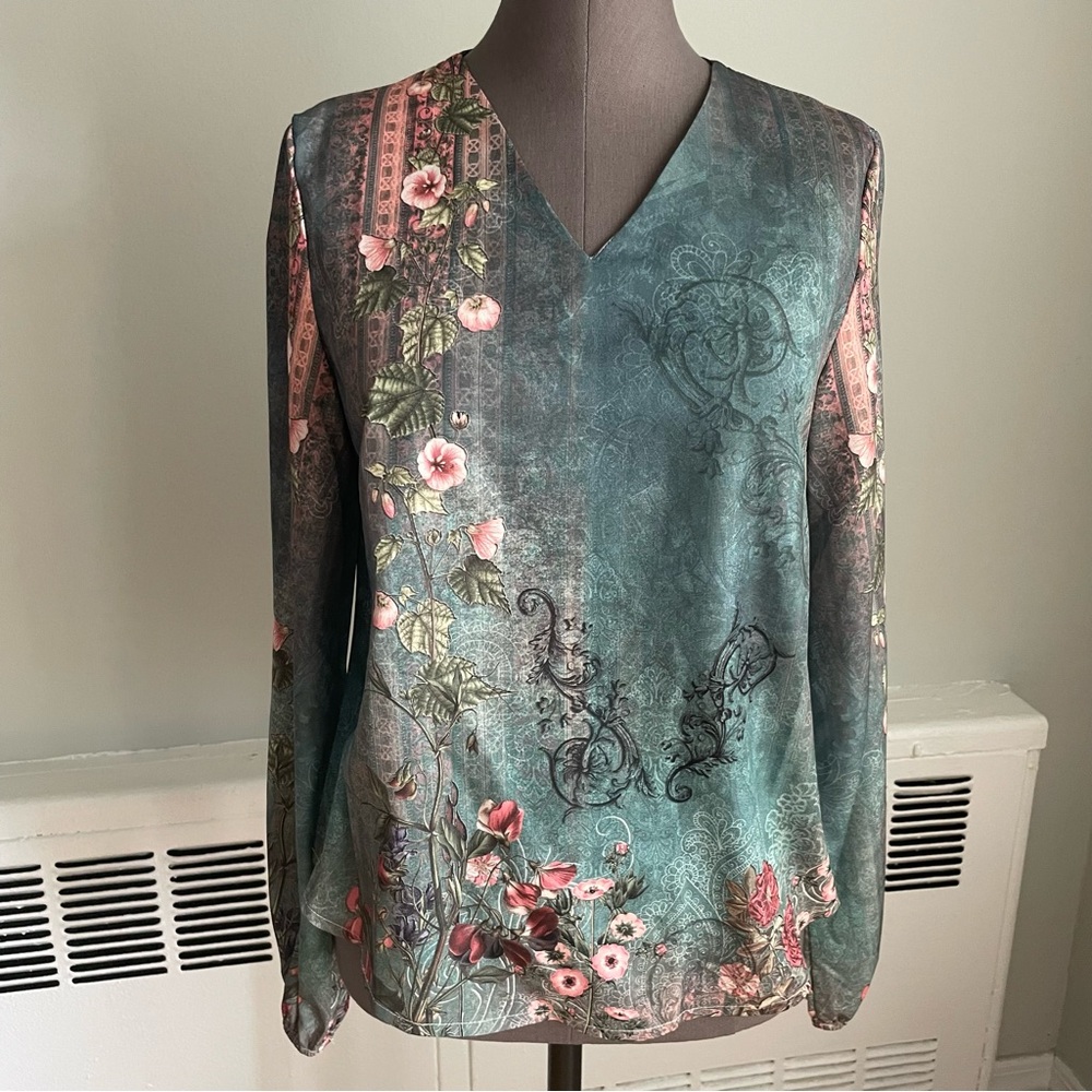 SHEIN floral graphic printed v-neck top